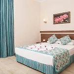 מלון West Park 4*