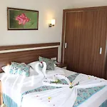 West Park מלון 4*