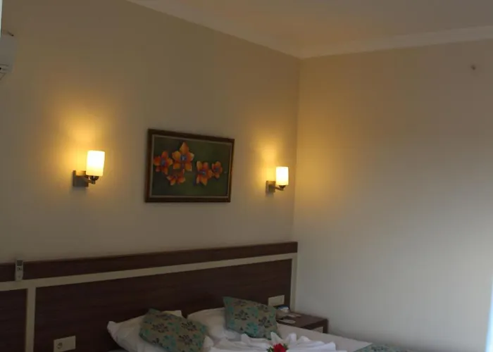 West Park Hotell Side