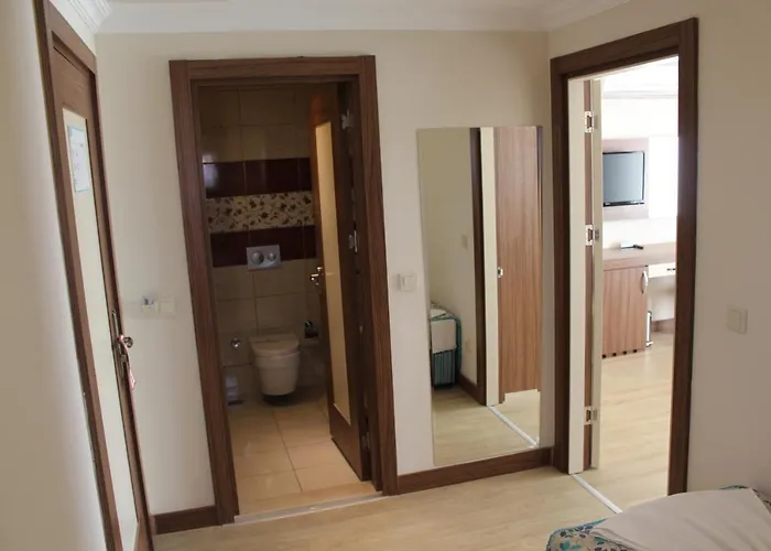 West Park Hotell Side